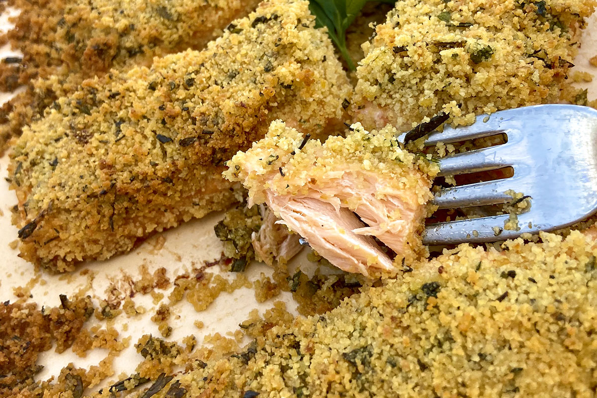 Baked-salmon-with-mediterranean-herbs Salmone al forno con erbe aromatiche