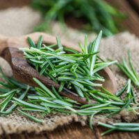 olio-aromatizzato-rosmarino