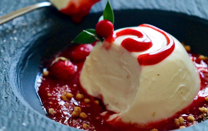 Panna cotta con Salsa di fragole