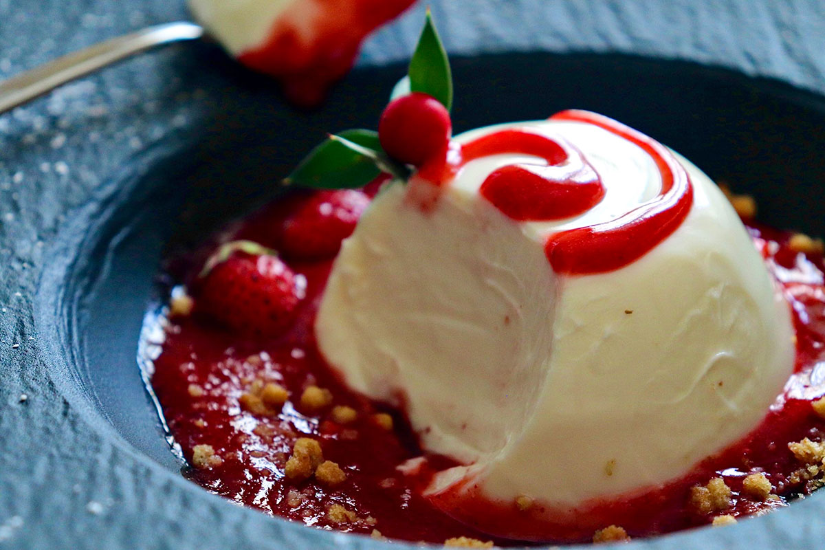panna-cotta Panna Cotta Strawberry Sauce recipe